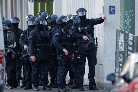 Auch schwer bewaffnete Einsatzkräfte waren an dem Großeinsatz beteiligt.