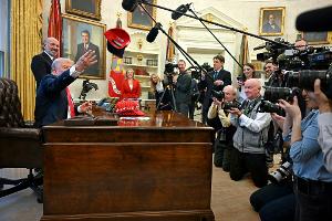 Trump krempelt die Regeln um - und die Korrespondenten-Vereinigung warnt vor einer Bedrohung der Pressefreiheit.
