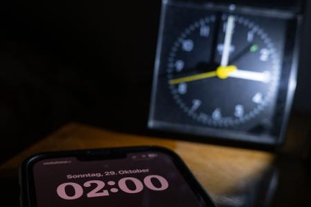 Viele ärgert es: Wieder einmal wird die Uhr umgestellt. (Symbolbild) 
