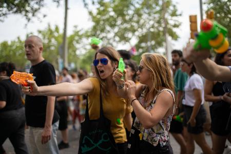 Bei den Protesten gibt es schon mal Spritzer aus Wasserpistolen. (Foto Archiv)