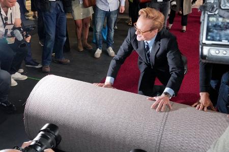 Oscar-Vorbereitungen: Host Conan O'Brien rollt den roten Teppich aus Oscar-Vorbereitungen: Host Conan O'Brien rollt den roten Teppich aus
