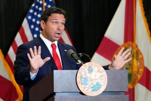 "Florida ist kein Ort, an dem diese Art von Verhalten willkommen ist", sagt Gouverneur Ron DeSantis. (Archivbild)
