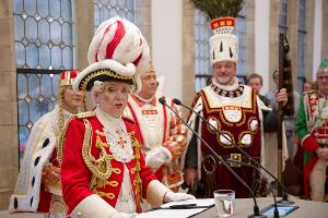 Die Kölner Oberbürgermeisterin Henriette Reker spricht im Historischen Rathaus zum Karnevalsauftakt.