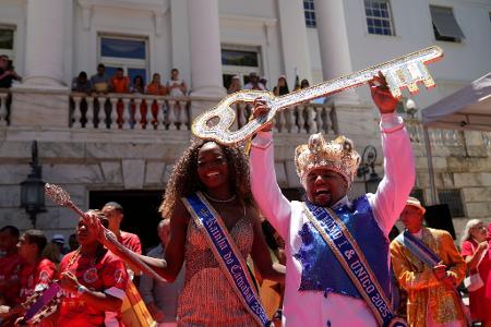Mit der Übergabe des Stadtschlüssels beginnt der Karneval in Rio de Janeiro. Mit der Übergabe des Stadtschlüssels beginnt der Karneval in Rio de Janeiro.