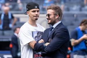 David Beckham veräppelt seinen Sohn Romeo nach Laufsteg-Auftritt