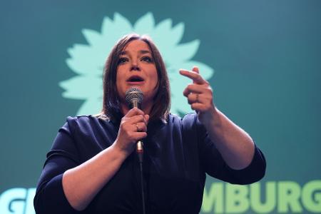 Trotz Verlusten für ihre Grünen ist Spitzenkandidatin Katharina Fegebank nach ersten den Prognosen erleichtert und zu Freudentränen gerührt.