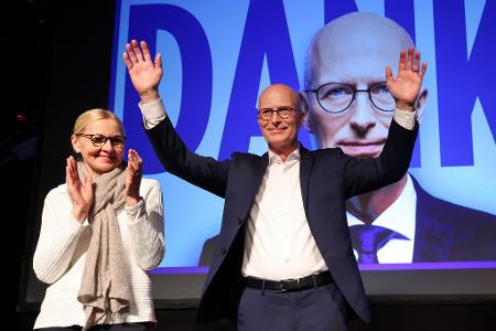 Tschentscher kann Bürgermeister bleiben. 
