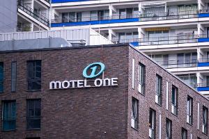 Ein Motel One in Berlin - inzwischen gibt es 99 Häuser in 13 Ländern. (Archivbild)
