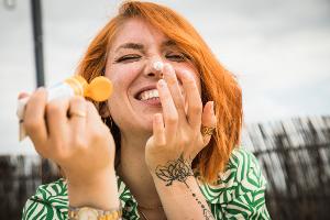 Nach den dunklen Wintermonaten ist unsere Haut besonders empfindlich gegenüber UV-Strahlung der Sonne. 