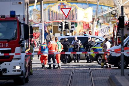 Nach der Todesfahrt in Mannheim hält Stuttgart am Fastnachtsumzug fest. Nach der Todesfahrt in Mannheim hält Stuttgart am Fastnachtsumzug fest.