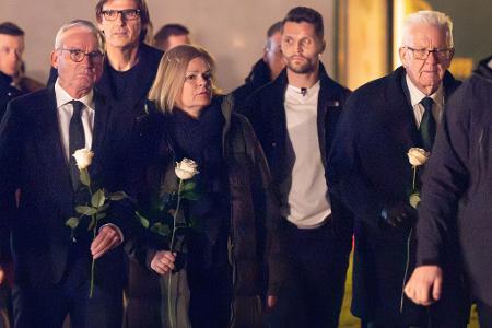 Auch Spitzenpolitiker aus Bund und Land kamen am Abend nach Mannheim: Baden-Württembergs Innenminister Thomas Strobl (CDU), Bundesinnenministerin Nancy Faeser (SPD) und Ministerpräsident Winfried Kretschmann (Grüne).