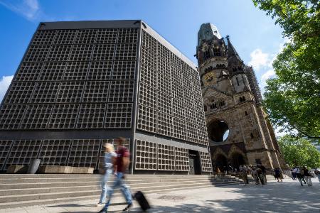In Berlin gibt es viele Erinnerungen an die Geschichte, wie etwa hier an der Kaiser-Wilhelm-Gedächtniskirche in der City West in Charlottenburg. (Archivbild) In Berlin gibt es viele Erinnerungen an die Geschichte, wie etwa hier an der Kaiser-Wilhelm-Gedächtniskirche in der City West in Charlottenburg. (Archivbild)