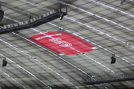 FC Bayern: Beckenbauers Trikot unter dem Arena-Dach FC Bayern: Beckenbauers Trikot unter dem Arena-Dach