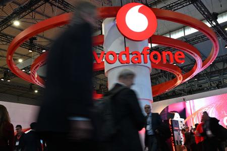 Das Vodafone-Logo am Messestand der Firma bei der Mobilfunk-Messe MWC. Das Vodafone-Logo am Messestand der Firma bei der Mobilfunk-Messe MWC.
