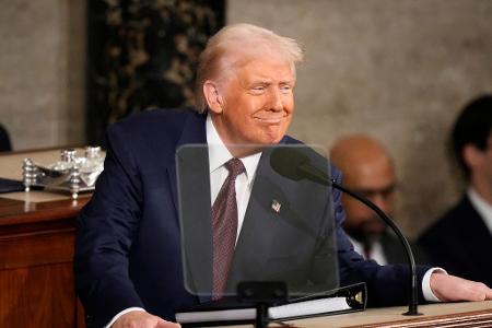 Trump teilt bei dem Auftritt vor dem Kongress gegen Demokraten aus. 