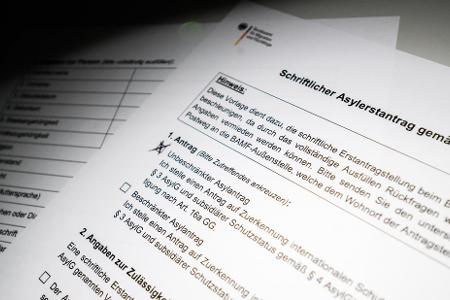 Einen Antrag auf Schutz können Flüchtlinge aus Syrien aktuell zwar stellen. Darüber entschieden wird vorerst jedoch nicht (Illustration).