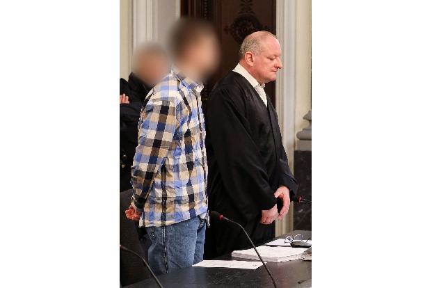 Wegen Mordes an seiner Mutter und Großeltern angeklagt: Ein 28-Jähriger steht in Zwickau vor Gericht.