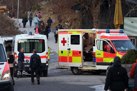 Vier Menschen wurden ins Krankenhaus gebracht.
