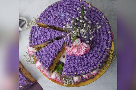 Süße Versuchung: Edle Vanilletorte mit Lavendel-Frosting Süße Versuchung: Edle Vanilletorte mit Lavendel-Frosting