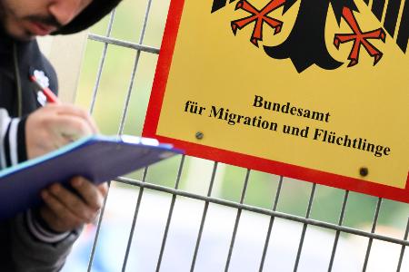Syrerinnen und Syrer sind aktuell immer noch die mit Abstand größte Gruppe unter den Antragstellern. (Archivbild) Syrerinnen und Syrer sind aktuell immer noch die mit Abstand größte Gruppe unter den Antragstellern. (Archivbild)