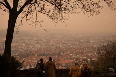 Am Sonntag könnte es ein wenig trüber am Himmel werden. (Archivbild) Am Sonntag könnte es ein wenig trüber am Himmel werden. (Archivbild)