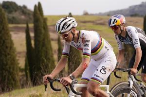 "Shit happens": Pogacar siegt trotz Sturz bei Strade Bianche
