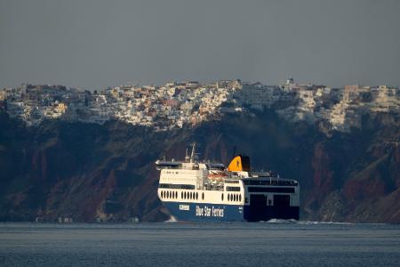 Immer mehr Menschen kehren mit den Fähren zurück nach Santorini. (Archivfoto) Immer mehr Menschen kehren mit den Fähren zurück nach Santorini. (Archivfoto)