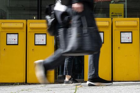 Hier stehen vier Briefkästen nebeneinander, anderswo sind sie spärlicher präsent.