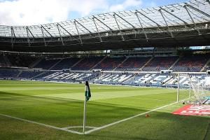 Pyro und Tennisbälle: Hannover gegen Braunschweig unterbrochen