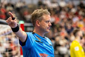 Handball: Schiedsrichter Madsen erneut vom Feld getragen