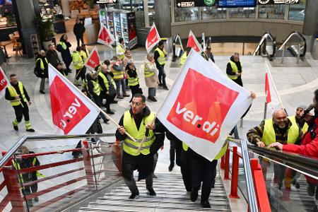Hintergrund der Warnstreiks sind zwei verschiedene Tarifkonflikte. 