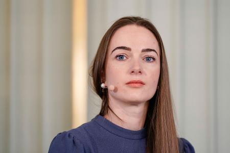 Mehr als 130 Nobelpreisträger haben eine Petition unterschrieben, eingefrorene russische Vermögenswerte für die Ukraine zu verwenden. Sie wurde der Friedensnobelpreisträgerin Oleksandra Matwijtschuk überreicht. Mehr als 130 Nobelpreisträger haben eine Petition unterschrieben, eingefrorene russische Vermögenswerte für die Ukraine zu verwenden. Sie wurde der Friedensnobelpreisträgerin Oleksandra Matwijtschuk überreicht.