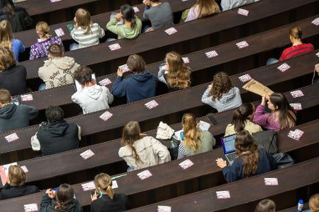 Etwa 2,8 Millionen Menschen studieren in Deutschland. (Symbolbild) Etwa 2,8 Millionen Menschen studieren in Deutschland. (Symbolbild)