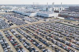 Trotz der Branchenschwäche peilt der VW-Konzern in diesem Jahr ein Umsatzwachstum an. (Archivbild)