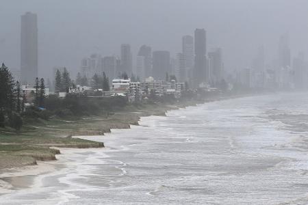 Statt Sandstrand ragen an der Gold Coast stellenweise nun meterhohe 
