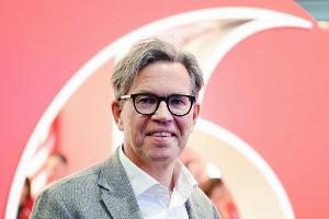 Vodafone-Deutschlandchef Marcel de Groot wirbt um die früheren Kunden, die einst für das Fernsehsignal bezahlt haben - und es nun in wohl vielen Fällen nicht mehr tun. 