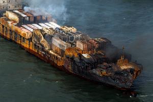 Das Frachtschiff "Solong" wurde bei dem Unglück stark beschädigt.