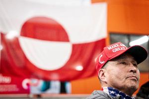 Ein Wähler mit einer "Maga"-Cap bei der Stimmabgabe.