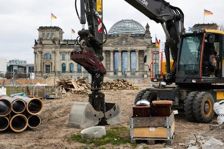 Baustelle nicht nur vor dem Bundestag - auch die mögliche künftige Regierung aus Union und SPD sucht weiter nach einem gemeinsamen Fundament. Baustelle nicht nur vor dem Bundestag - auch die mögliche künftige Regierung aus Union und SPD sucht weiter nach einem gemeinsamen Fundament.