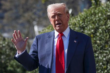 Trump ist empört über die Whiskey-Zölle der EU.