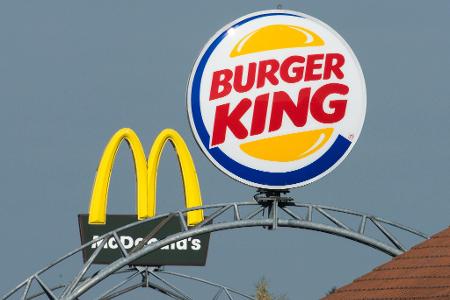 In der Systemgastronomie gibt es eine Einigung auf deutliche Lohnerhöhungen. (Archivbild) In der Systemgastronomie gibt es eine Einigung auf deutliche Lohnerhöhungen. (Archivbild)