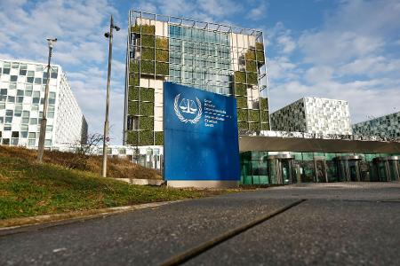 Duterte wird zwei Tage nach seiner Ankunft in Den Haag erstmals vor den Richtern erscheinen. Duterte wird zwei Tage nach seiner Ankunft in Den Haag erstmals vor den Richtern erscheinen.