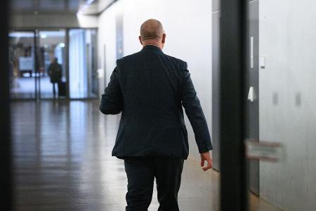 Die Sitzungen des Parlamentarischen Kontrollgremiums sind grundsätzlich geheim. Nur einmal im Jahr befragen die Abgeordneten das Spitzenpersonal der Nachrichtendienste in einer öffentlichen Sitzung. Die Sitzungen des Parlamentarischen Kontrollgremiums sind grundsätzlich geheim. Nur einmal im Jahr befragen die Abgeordneten das Spitzenpersonal der Nachrichtendienste in einer öffentlichen Sitzung.