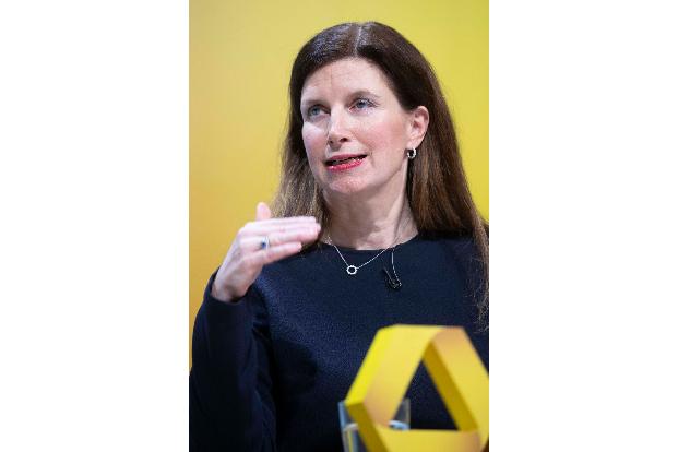 Der Commerzbank-Vorstand will mit einer neuen Strategie die Eigenständigkeit des Instituts verteidigen (Archivbild)