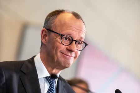 Merz ist zufrieden mit dem ausgehandelten Kompromiss - doch für Union und SPD wird es damit nicht unbedingt leichter. Merz ist zufrieden mit dem ausgehandelten Kompromiss - doch für Union und SPD wird es damit nicht unbedingt leichter.