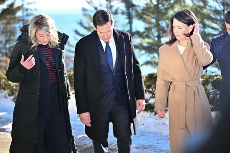 Deutschlands Außenministerin Baerbock (r.) fand überraschend positive Worte für ihren US-Kollegen Rubio (M.).