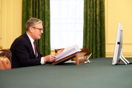 An der Konferenz nahmen mehrere Staats- und Regierungschefs sowie die Spitzen von Nato und EU teil. An der Konferenz nahmen mehrere Staats- und Regierungschefs sowie die Spitzen von Nato und EU teil.