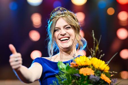 Auf die amtierende Weinkönigin Charlotte Weihl könnte erstmals ein Mann folgen (Archivfoto) Auf die amtierende Weinkönigin Charlotte Weihl könnte erstmals ein Mann folgen (Archivfoto)
