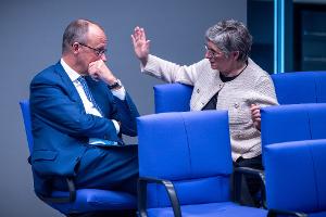 CDU-Chef Friedrich Merz bedauert den Wirbel um die Mailbox-Nachricht für Grünen-Fraktionschefin Britta Haßelmann. (Archivbild)