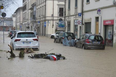 Allein in der bei Touristen beliebten Region Toskana mit der Hauptstadt Florenz wurden die Schäden laut Medienberichten auf mindestens 100 Millionen Euro geschätzt.